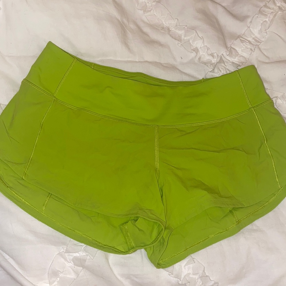 RARE LULULEMON COLOR!! Lululemon speed up shorts size 4 2.5in